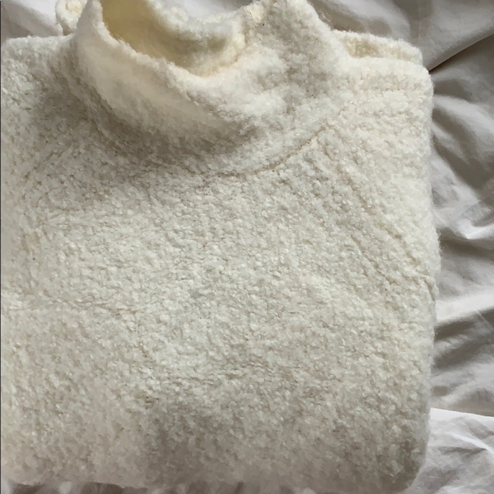 Gap cream turtleneck sweater